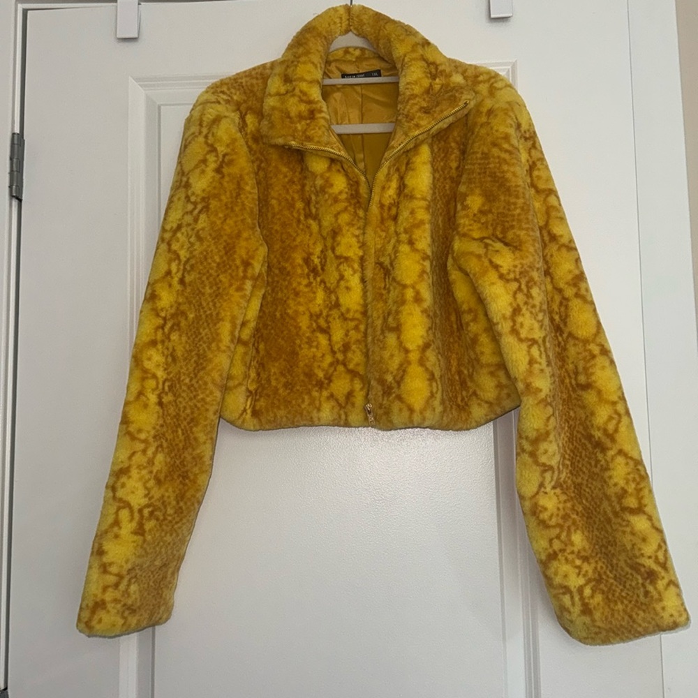 yellow patterned cropped faux fur jacket